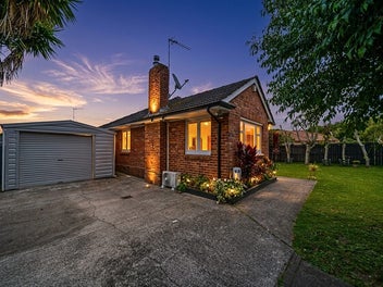 FREEHOLD, BRICK & TILE - MUST SELL!