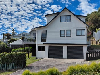 Heart of Picton, All day Sun and Harbour Views