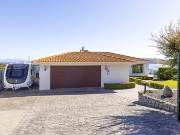 Luxury living in the heart of Waipahihi