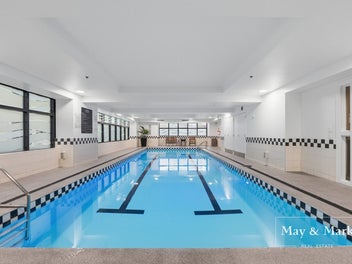 Rare find - Queen Street Living with carpark!