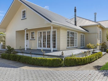 Vendors want your attention to SELL NOW!!!