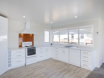 4 bedroom home and bare section - 1 title