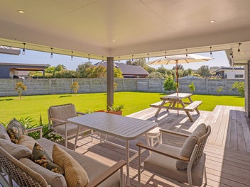 Stylish Coastal Living Near the Beach & Estuary