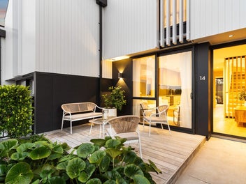 Streamlined Luxury Lock n Leave & Pet Friendly!