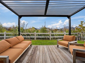 Stylish Northlake Living, Stunning Mountain Views