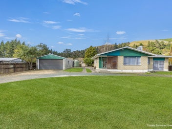 Family Home, Large Section & Triple Garage