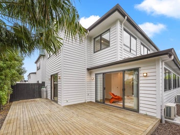 Spacious Modern Living - Central New Lynn