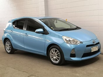 2014 Toyota Aqua Keyless, Mag wheel,, very tidy