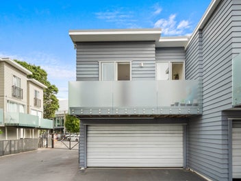 Prime Corner Townhouse in the Heart of Mt Eden