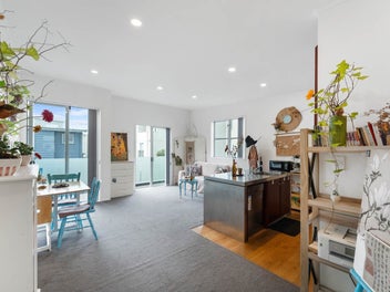 Prime Corner Townhouse in the Heart of Mt Eden