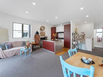 Prime Corner Townhouse in the Heart of Mt Eden