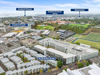 Prime Corner Townhouse in the Heart of Mt Eden