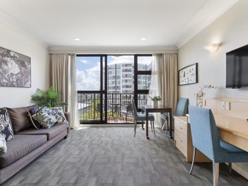 Views, Sun & Solid Returns