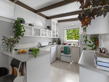 Immaculate One Bedroom Starter or Investment!