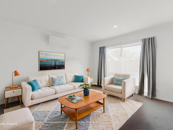 Modern Townhouse - Move In or Rent Out