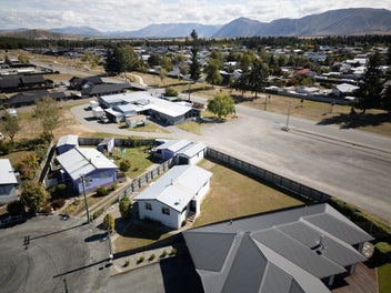 Spacious Hydro Home in a Peaceful Pocket