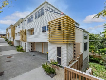 Bigger & Smarter Living with Stunning Views