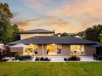 Private Dress Circle Living, Central Khandallah