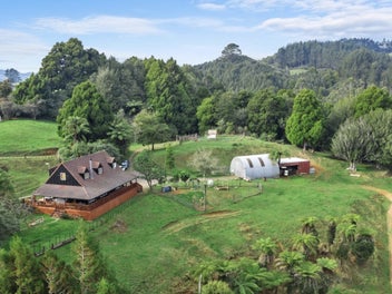 2 x Lifestyle blocks with 3 Ha and 4 Ha Waihi.