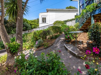 WELL-LOCATED SUNNY VILLA