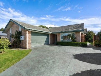 Perfect Blend of Privacy and Village Convenience