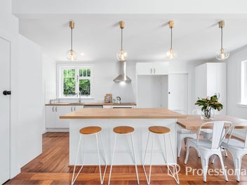 2/6 Pohutukawa Street