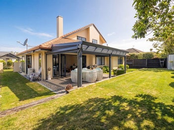 Double-Glazed , Motivated Vendors!