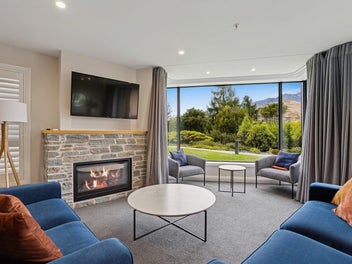 Rare Lakefront Opportunity at the Oaks Shores