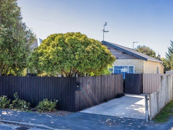 Two bedrooms on 569sqm of MRZ land