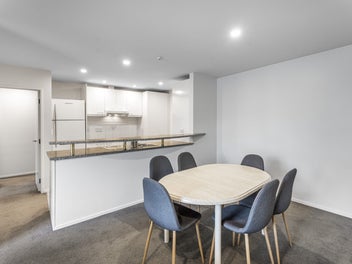 Uptown Manhattan On Upper Queen