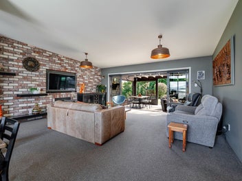 STYLE, FUNCTIONALITY, VIEWS AND LOCATION!!!