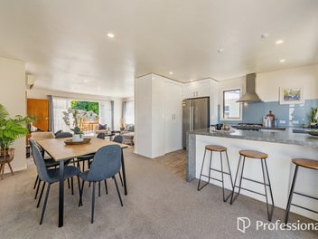 Three Bed Plus Sleepout!