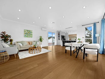 Corner Haven, 5 Beds, 3 Ensuites, Walk to Schools