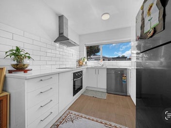 Grab a Bargain in Clendon Park