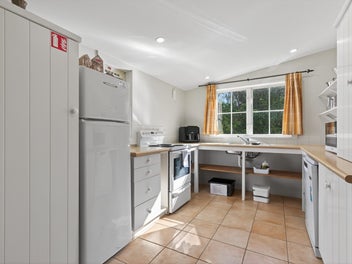 2 bed, 2 bath and 1560m2 of land!
