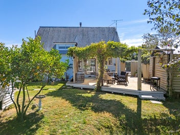 A Spacious Family Home Beside the Opaoa River