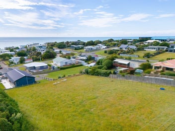 SECURE YOUR PIECE OF PARADISE - KAKANUI