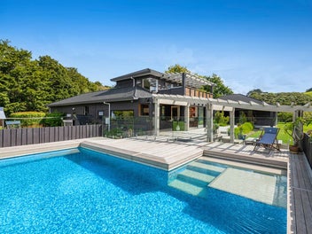 Spacious and leafy Matakana family home with pool