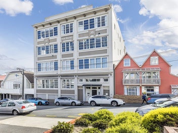 SUNNY 2-BED PAD IN TOP SPOT