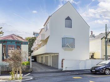 CAPITALISE ON THIS LOCATION - BEO $395,000