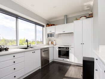 BEST OF BOTH WORLDS - LIFESTYLE & HOME