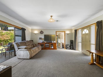 1,184sqm Section | High-Stud Double Garage