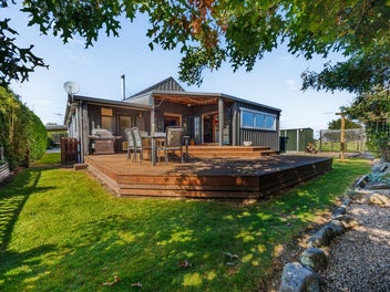 Expansive Living Close to Town