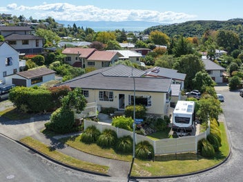 Family Home, Two Double Garages & Parking!