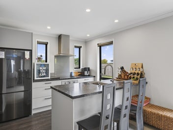 Modern, Freehold, 3 Bedroom