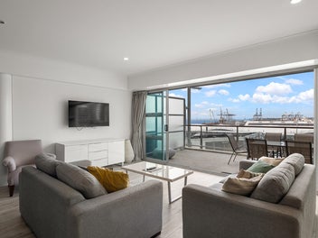 Waterfront Luxury, Vendor Says Sell!