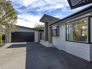 2015 Build - 3 Bedrooms + Studio