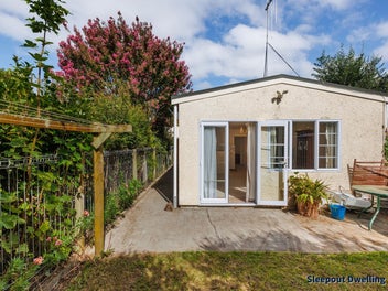 Hokowhitu Heavyweight - Home plus Sleepout