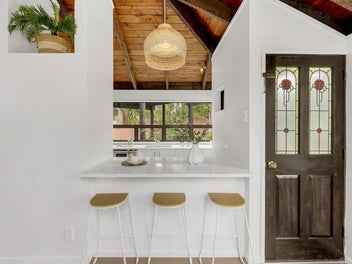 Your Little Alpine Retreat in Botany Downs