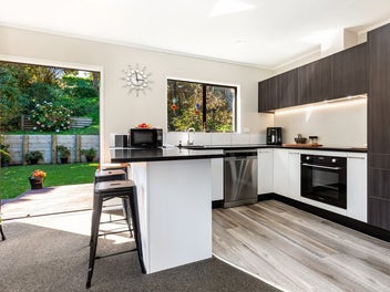 SUNNY, SHELTERED EASY CARE LIVING